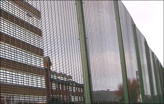 Anti climing anti cut close mesh fencing in rectangular hole welded mesh panels