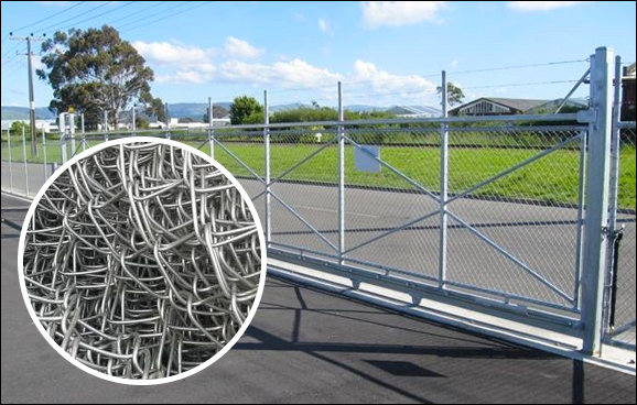 Galvanized chain link wire mesh fencing gate