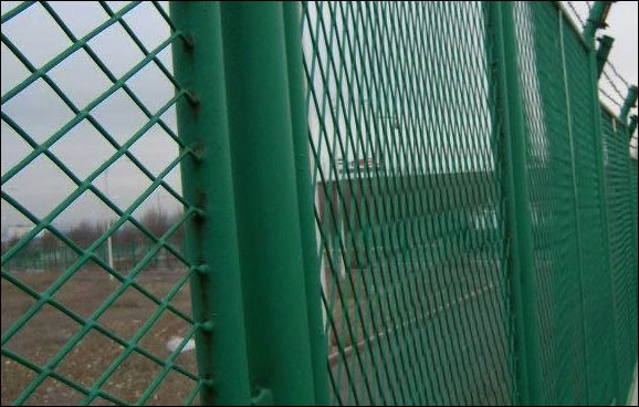 Galvanized metal steel fencing for railway and highway border protection