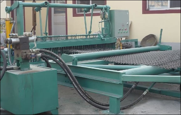 Machine for Manufacture of Crimped Mesh Screen