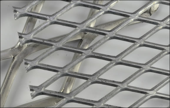 Expanded diamond mesh metal net hot dip galvanized