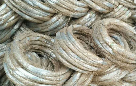 Galvanized wire packed in rolls
